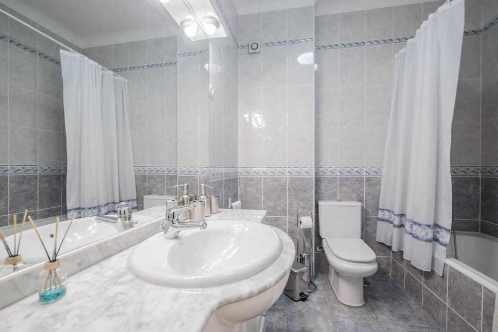 Apart Lisboa Confortavel 2 Quartos Com Terraco Odivelas  Bagian luar foto