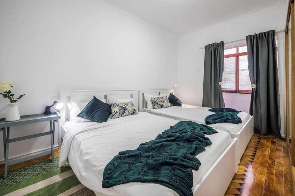 Apart Lisboa Confortavel 2 Quartos Com Terraco Odivelas  Bagian luar foto